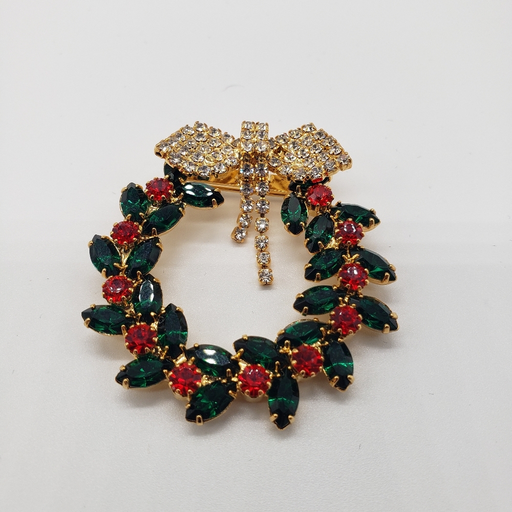 Christmas Wreath Pin. Red, Green, White Crystals
